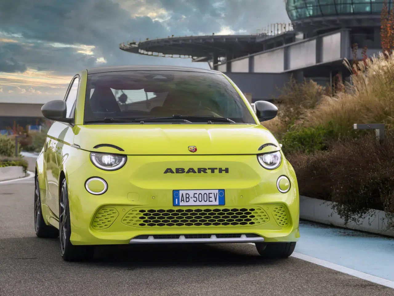 Yeni Fiat 500 Hibrit, Manuel Şanzıman Seçeneğiyle Piyasaya Çıktı!