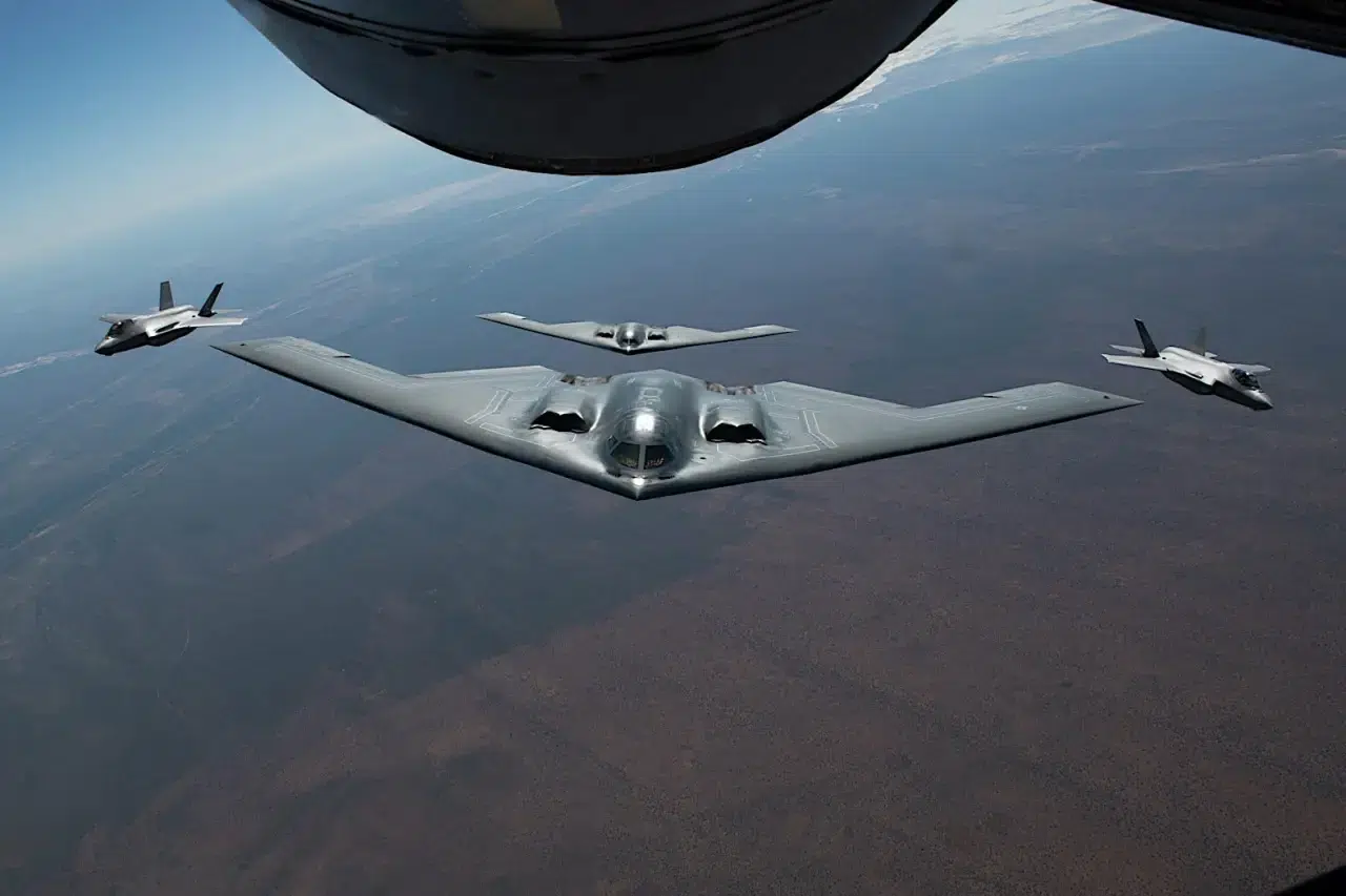 ABD'de Bağımsızlık Günü'nde B2 ve F-35 Uçaklarıyla İhtişamlı Gösteri Gerçekleştirildi