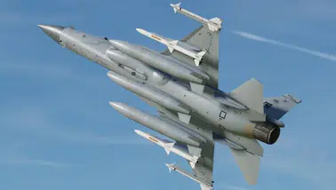 Çin donanması Alman Uçağını Lazerle Hedef Aldı: Yeni Savaş Kapıda mı?