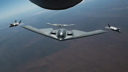 ABD'de Bağımsızlık Günü'nde B2 ve F-35 Uçaklarıyla İhtişamlı Gösteri Gerçekleştirildi