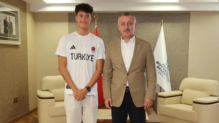 Büyükakın, İzmitli Avrupa Şampiyonu Kuzey Tunçelli'yi Tebrik Etti!